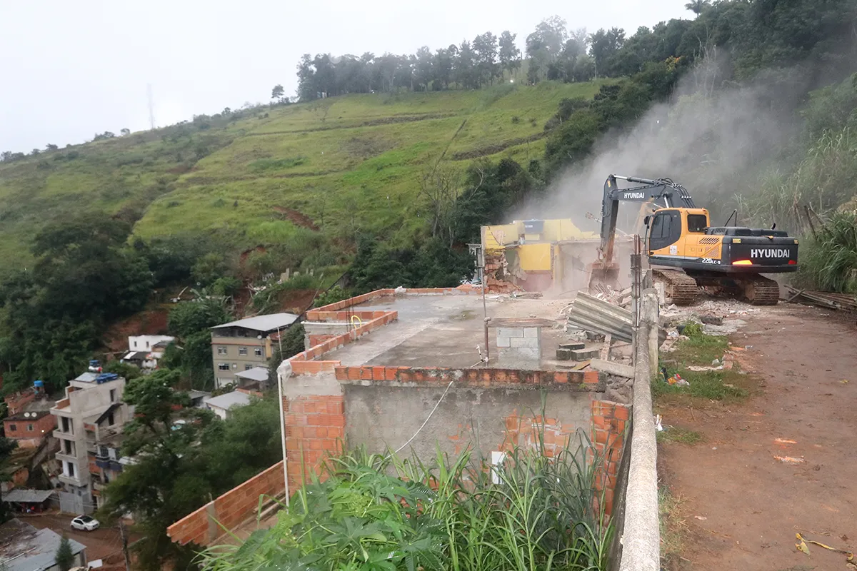 graminha-demolição-felipe-couri