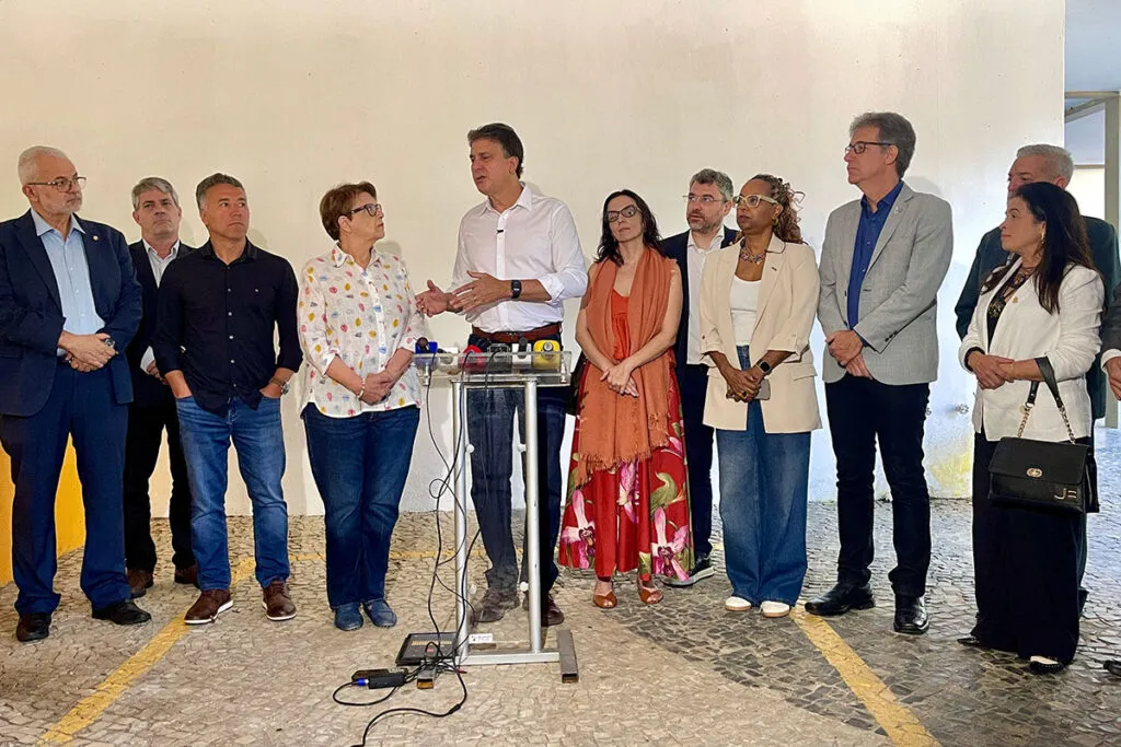 Ministro da Educação anuncia que cinco escolas terão nova sede construída