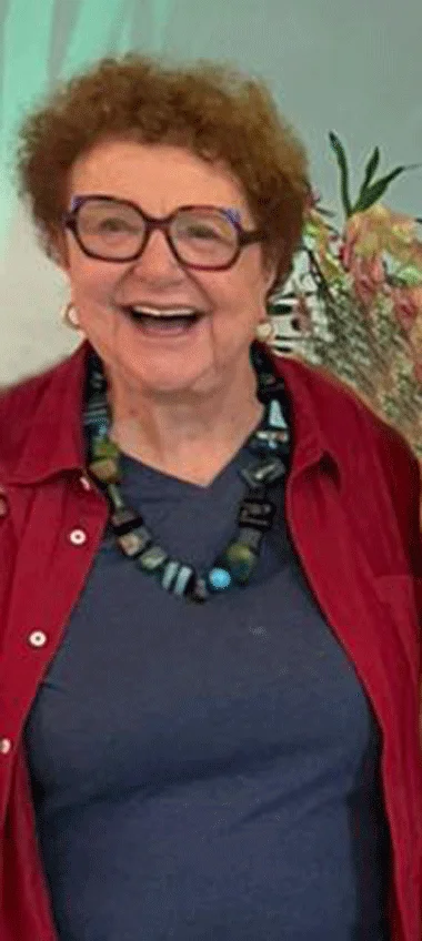 Coluna Cesar Romero – 12 de março de 2026 1 mulher de oculos 110326 CR WA0010 com corte