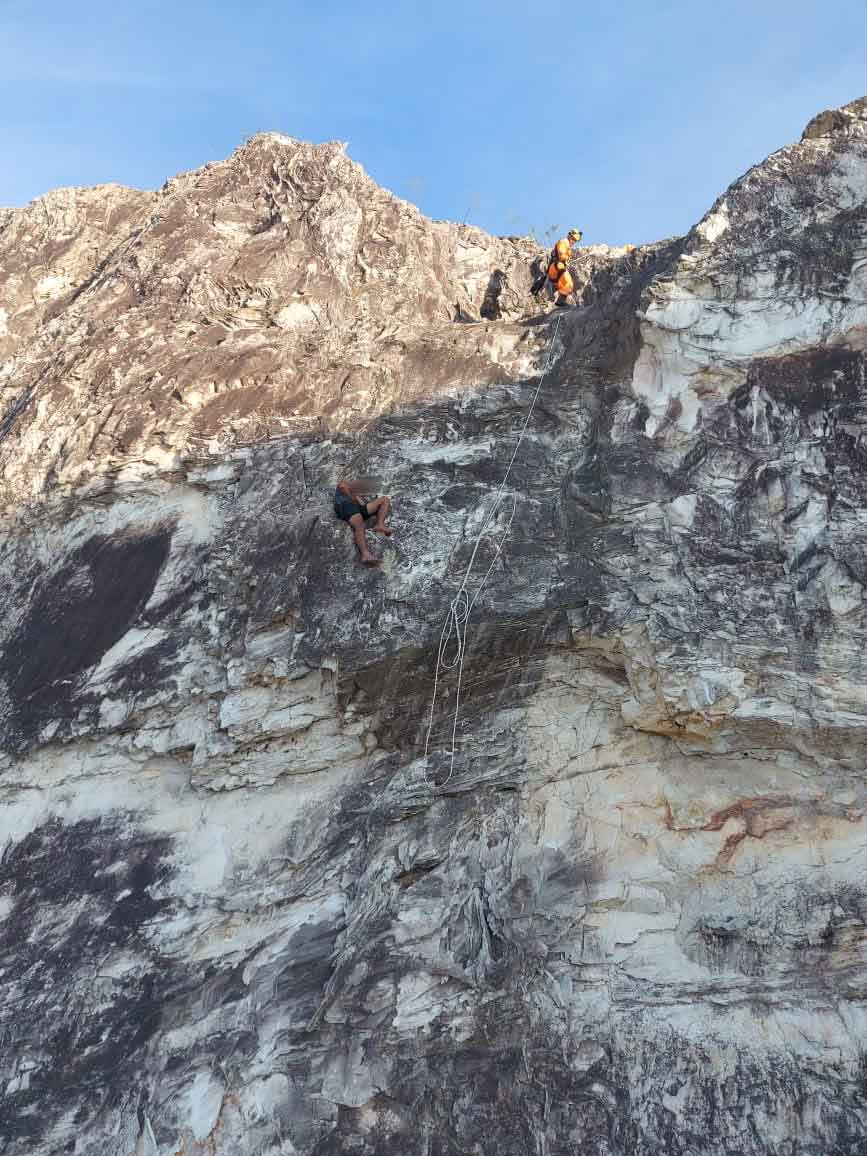 Bombeiros resgatam homem que se perdeu em trilha e passou a madrugada em paredão na Serra de São José