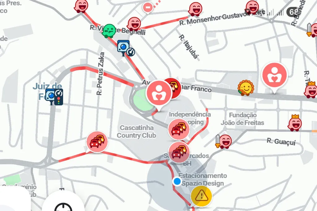 Veículo com defeito provoca congestionamento na Avenida Itamar Franco 2 Veículo com defeito provoca congestionamento na Avenida Itamar Franco