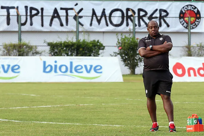 ADEIL ATUAL MASSAGISTA SELECAO FEMININA EX TUPI FOTO LEONARDO COSTA 3