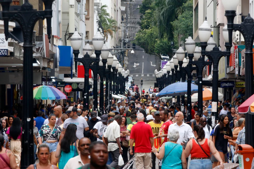 Juiz de Fora perdeu 402 vagas formais no 1º trimestre de 2026; março fechou positivo, mas não reverteu queda no período.