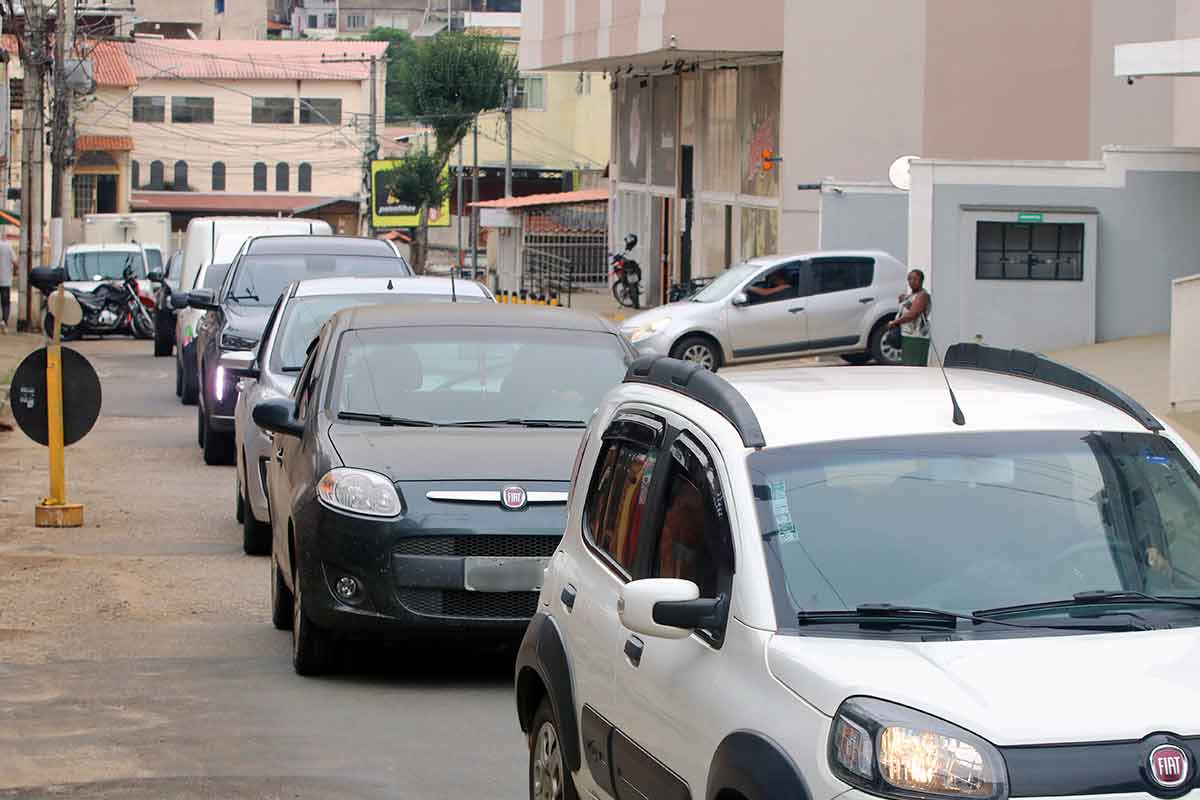 Interdição na José Lourenço sobrecarrega trânsito e afeta moradores no Borboleta 1 Engarrafamento no Borboleta Felipe Couri