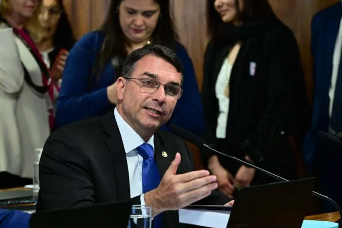 'Não passa pela nossa cabeça retirar Flávio Bolsonaro da disputa', diz presidente do PL 1 FLAVIO BOLSONARO Geraldo Magela Agencia Senado