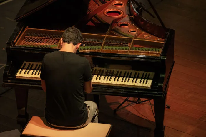 Pianista Guilherme Veroneze é o único brasileiro selecionado para tocar em concerto internacional em Paris 2 pianista