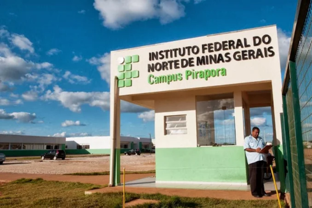 Inscrições abertas para seleção de professor de matemática em instituto federal 1 IFNMG oferece vaga para professor de Matemática com salário de até R$ 8,3 mil; inscrições vão até 11 de maio.