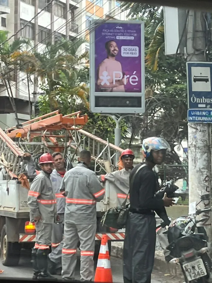 Bairro São Mateus registra falta de energia elétrica; trânsito fica congestionado na região 1 WhatsApp Image 2026 04 09 at 13.22.00