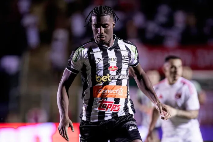 Artilheiro da Série B, atacante do Athletic sofre grave lesão e está fora da temporada 1 Artilheiro da Série B, atacante do Athletic sofre grave lesão e está fora da temporada