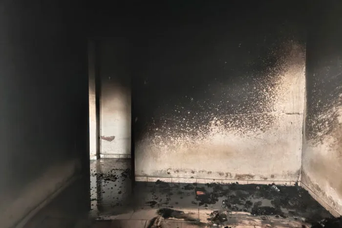 Incêndio atinge casa abandonada em Barbacena