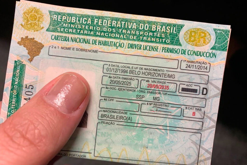 Motoristas ainda vão precisar cumprir obrigação mesmo com renovação automática da CNH