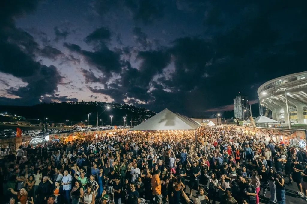Festa da Cerveja de Juiz de Fora terá 150 opções de cervejas, um dia a mais e atrações nacionais