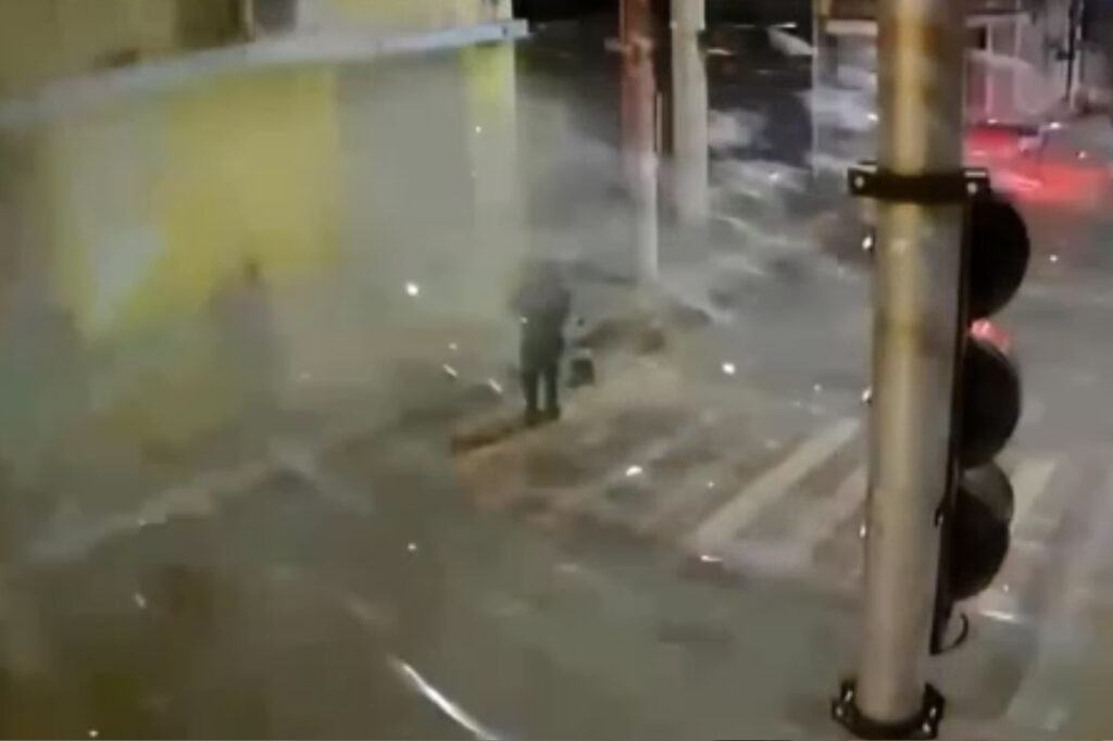 Explosão em banco de Guidoval reacende discussão sobre 'novo cangaço' no interior de Minas 1 Novo cangaço: quadrilha explode agência do Banco do Brasil na região