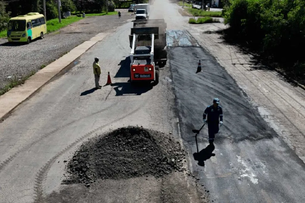 Avenida JK recebe recapeamento em novo trecho