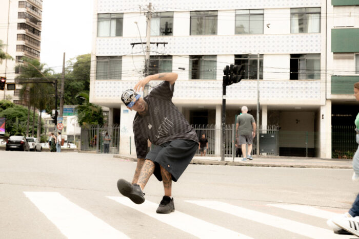 'Breakhaos': arte, caos e breaking conduzem videodança produzido em Juiz de Fora 1 'Breakhaos': arte, caos e breaking conduzem videodança produzido em Juiz de Fora