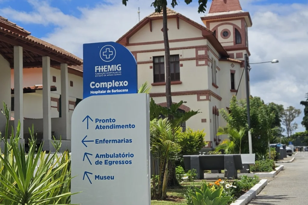 Hospital de Barbacena abre processo seletivo com salários de até R$ 13,2 mil 1 Hospital de Barbacena tem processo seletivo da Fhemig com 30 vagas na saúde. Salários chegam a R$ 13,2 mil. Inscrições até 29 de maio.