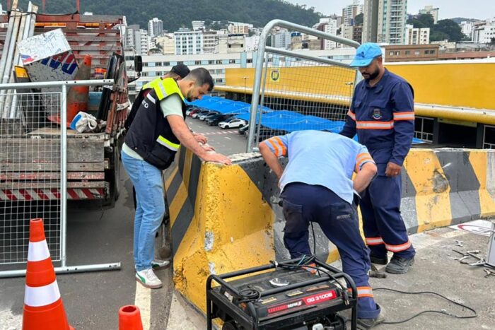 Prefeitura inicia instalação de gradis no Viaduto Roza Cabinda