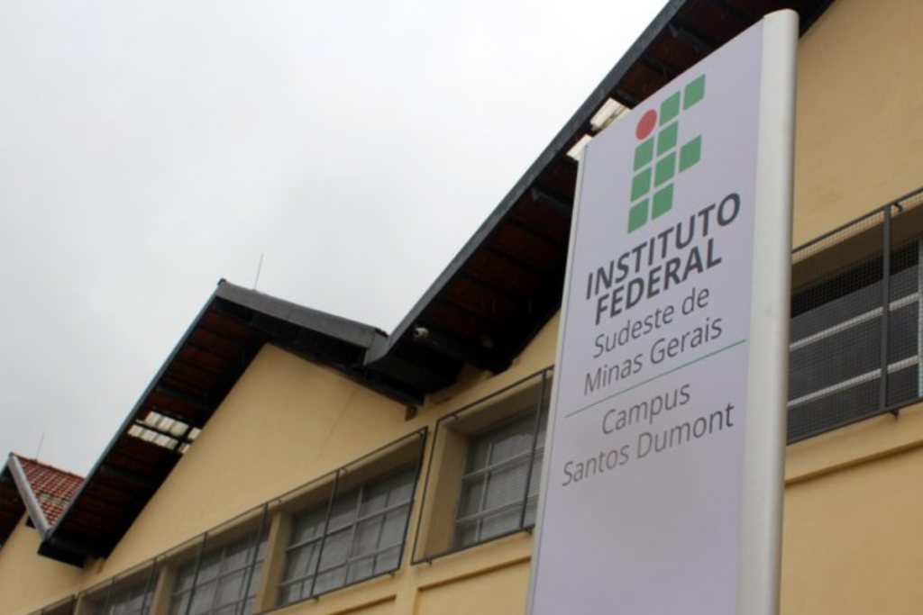 IF Sudeste MG oferece vaga para professor substituto, com salário de até R$ 8.058,29 e inscrições até 20 de maio.