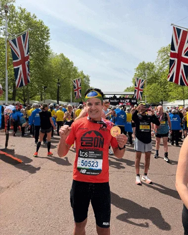 JF na Maratona de Londres JF POR AI 300426 CR