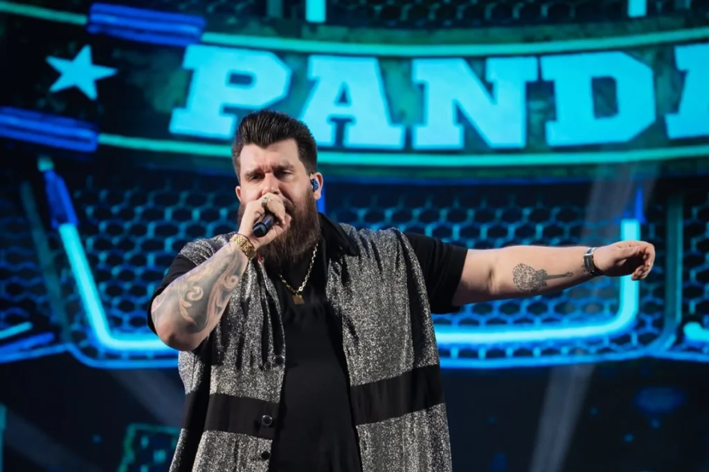 Panda fala à Tribuna sobre "Eu Te Seguro", a carência de músicas que valorizam a mulher e a desunião no sertanejo
