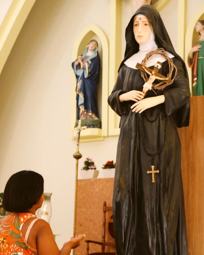 Paróquia Santa Rita de Cássia celebra padroeira nesta sexta 1 Para Padre Paulo Machado, Santa Rita "continua sendo sinal de esperança para aqueles que enfrentam situações aparentemente impossíveis " (Foto: Reprodução Santa Rita)