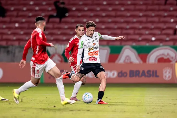 ‘Fomos bem organizados’: Alex valoriza desempenho do Athletic mesmo com eliminação da Copa do Brasil