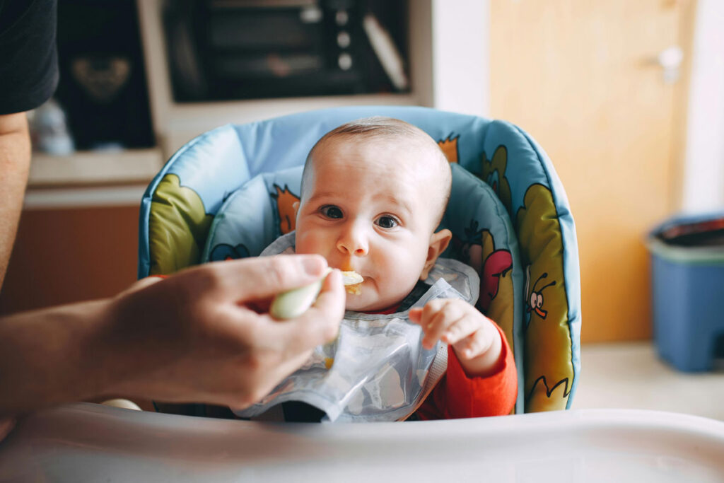 bebe introducao alimentar foto pexels