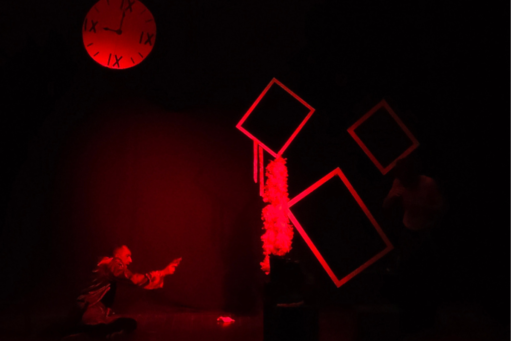 Antes que inventem o teatro vertical