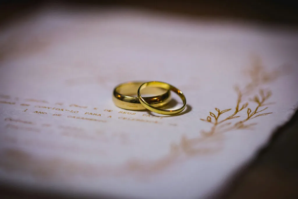 TRT-MG autoriza penhora de bens de marido de devedora em ação trabalhista 1 certidao de casamento foto pexels