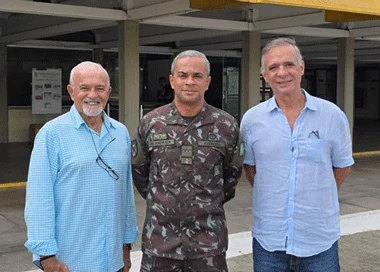 Coluna Cesar Romero – 27 maio de 2026 2 coronel Leonardo de Andrade Alves e Eduardo dos Santos 260526 Foto Keley Lopes com corte 1