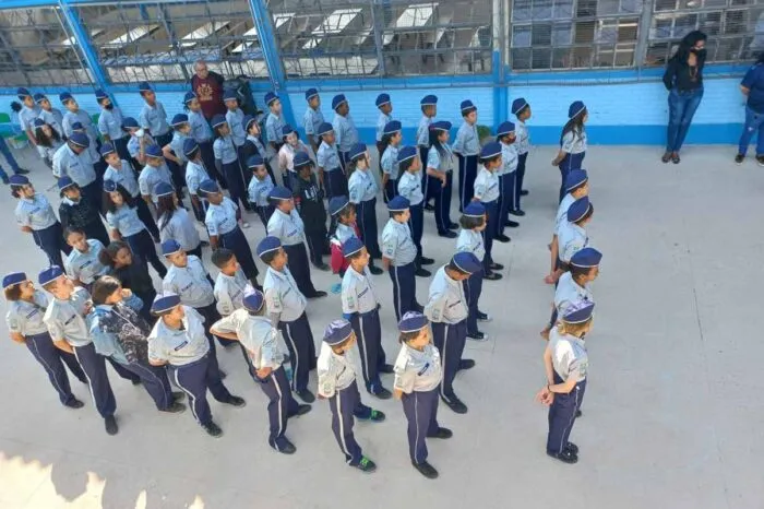 Projeto de escolas cívico-militares deve avançar na ALMG