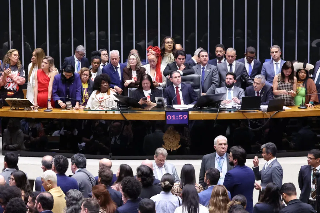 Câmara dos Deputados aprova fim da escala 6x1