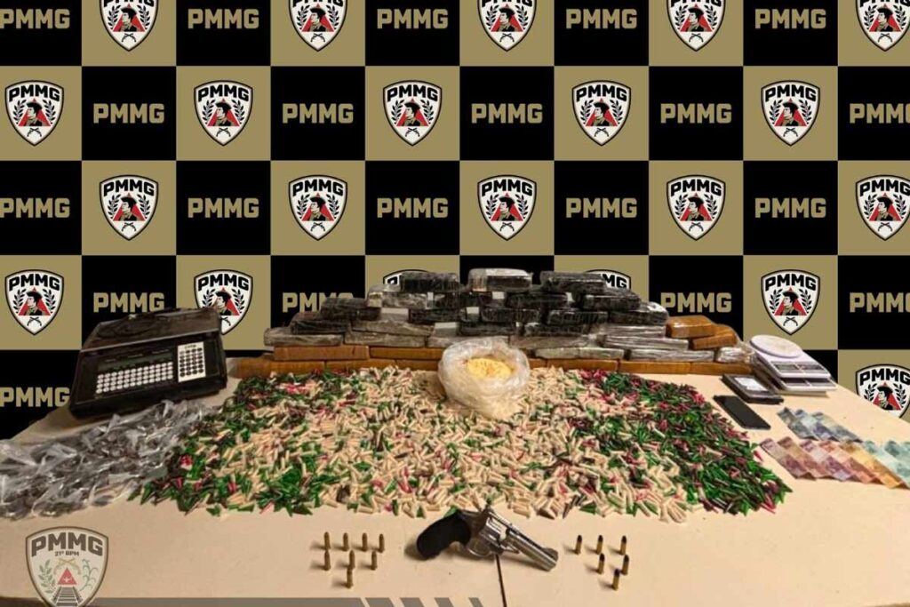PM apreende mais de 4,2 mil porções e desarticula ponto de preparo de drogas na MG-447 2 ponto-de-armazenamento-de-drogas