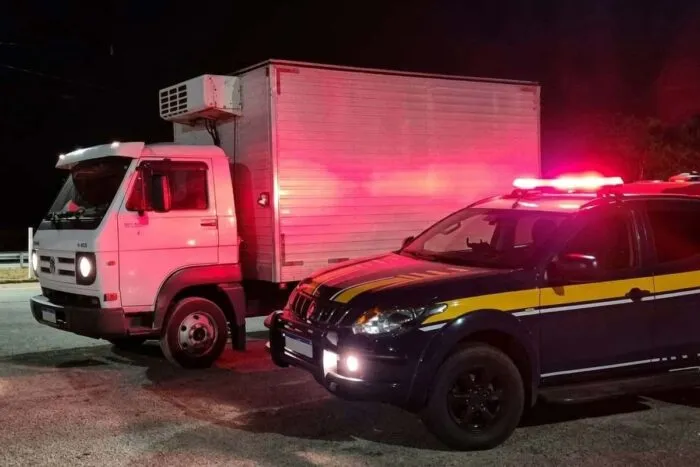 Caminhão furtado é apreendido pela PRF na BR-040