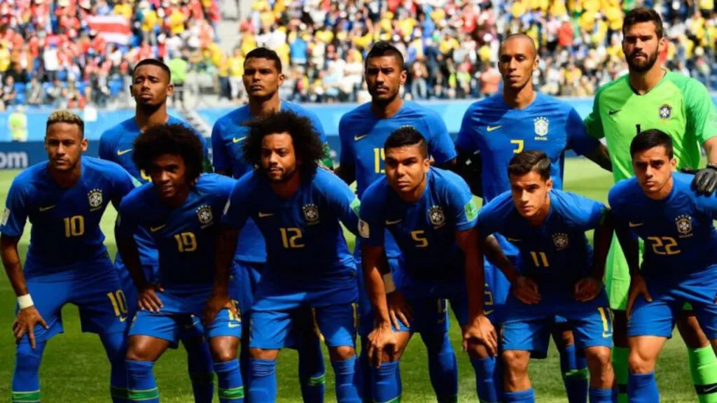 Veterano da Seleção precisou ser retirado às pressas por policiais após confusão na abertura da Copa