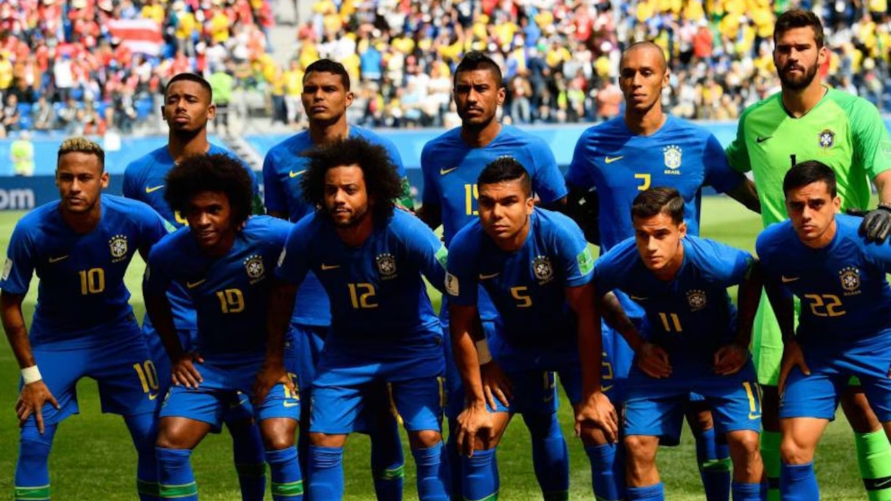 Veterano da Seleção precisou ser retirado às pressas por policiais após confusão na abertura da Copa