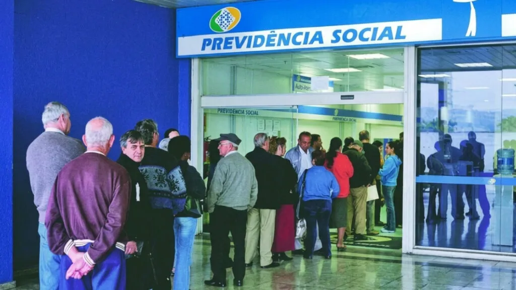 Milhares de aposentados podem ter direito a receber valores devolvidos por bancos
