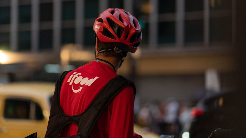Entregadores podem obter carteira de motorista com apoio do iFood