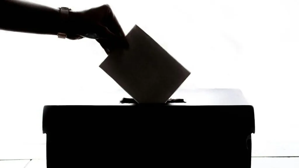 Virada inesperada nas urnas muda cenário eleitoral a poucas horas do resultado final