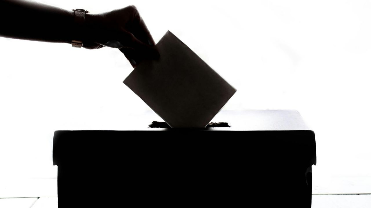 Virada inesperada nas urnas muda cenário eleitoral a poucas horas do resultado final