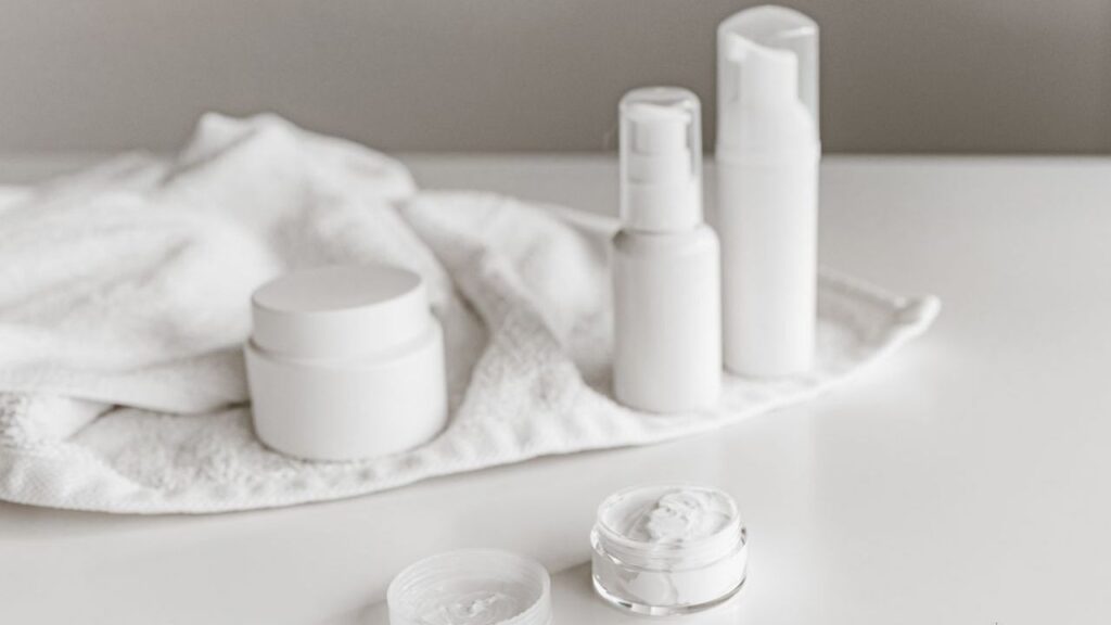 Quem tem estes cosméticos em casa precisa parar de usar após decisão da Anvisa