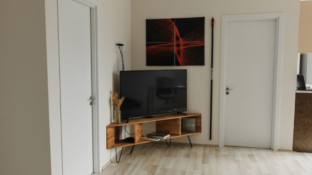 Tendência de decoração que está eliminando o rack da sala e transformando completamente a parede da TV