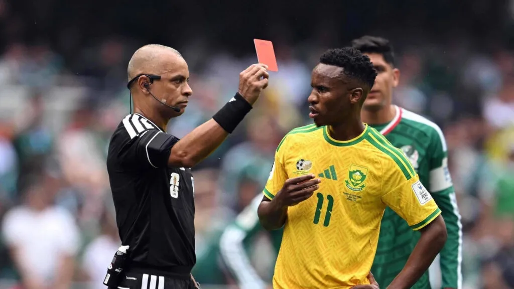 Brasileiro convocado pela FIFA fez a primeira expulsão da Copa do Mundo 2026