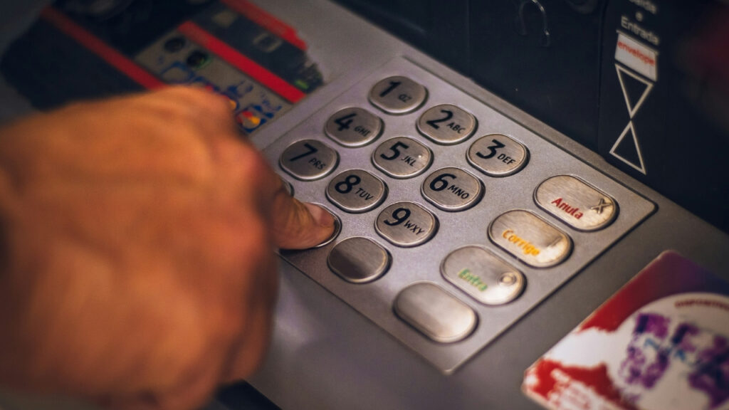 Clientes começam a ser notificados sobre redução dos caixas bancários