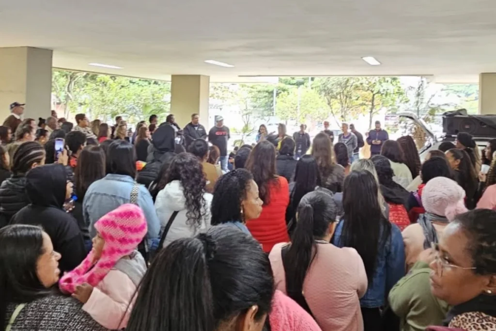 Após assembleia na quinta (10), trabalhadores da Amac anunciam fim da paralisação e reunião com a PJF marcada para esta sexta (11).