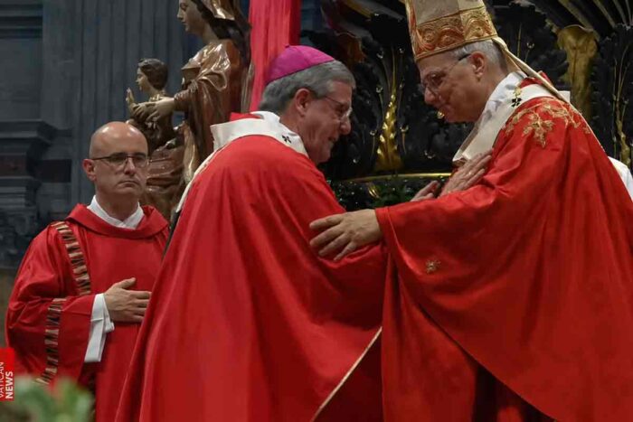 VÍDEO: Dom Marco Aurélio recebe o Pálio Arquiepiscopal das mãos do Papa Leão XIV