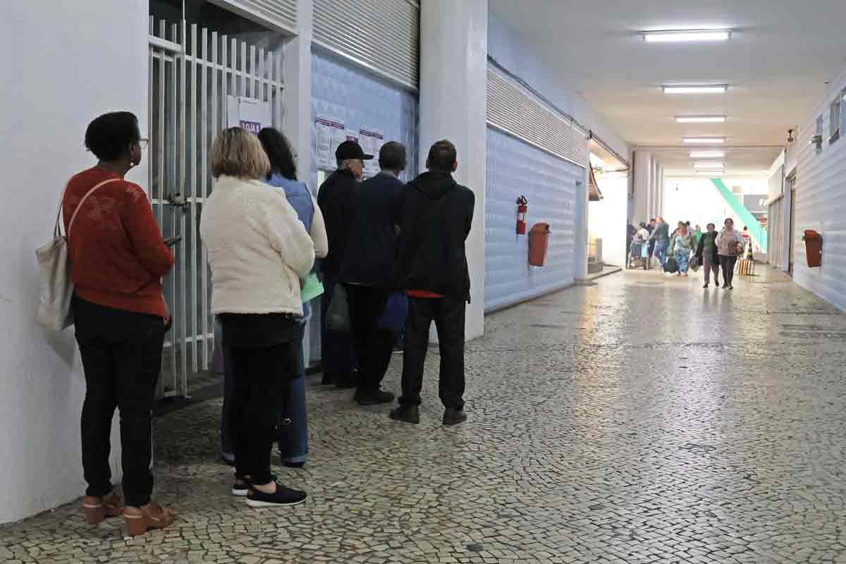 Falta de assentos e fila única são alvos de queixas no PAM-Marechal