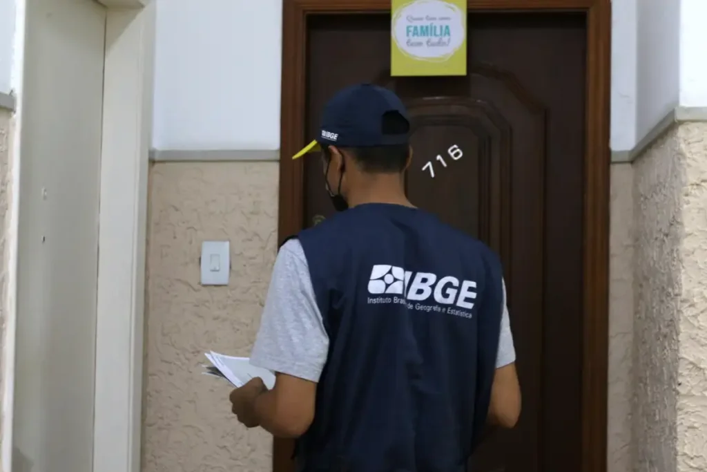 IBGE abre inscrições para mais de 1,4 mil vagas; salários ultrapassam R$ 5 mil 1 IBGE abre seleção com 1.414 vagas para nível médio e superior. Salários de até R$ 5.255. Inscrições até 15 de julho pelo Instituto Avalia.