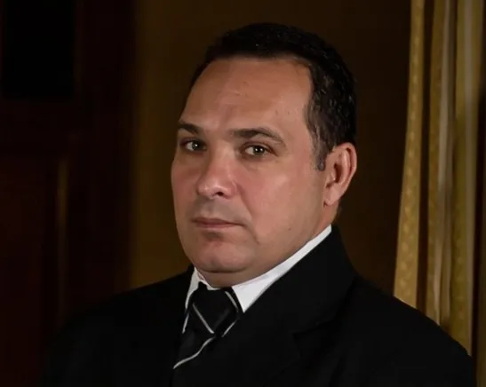Herdeiro de Dom Pedro II foi impedido de entrar em casa com as fechaduras trocadas e a Justiça mandou devolver o palácio 1 Prince Pedro Tiago Orleans e Braganca