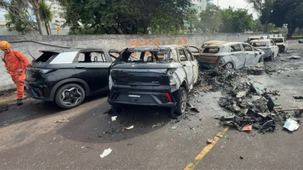 Colisão de helicópteros no Rio de Janeiro caiu em pátio com milhares de carros da BYD